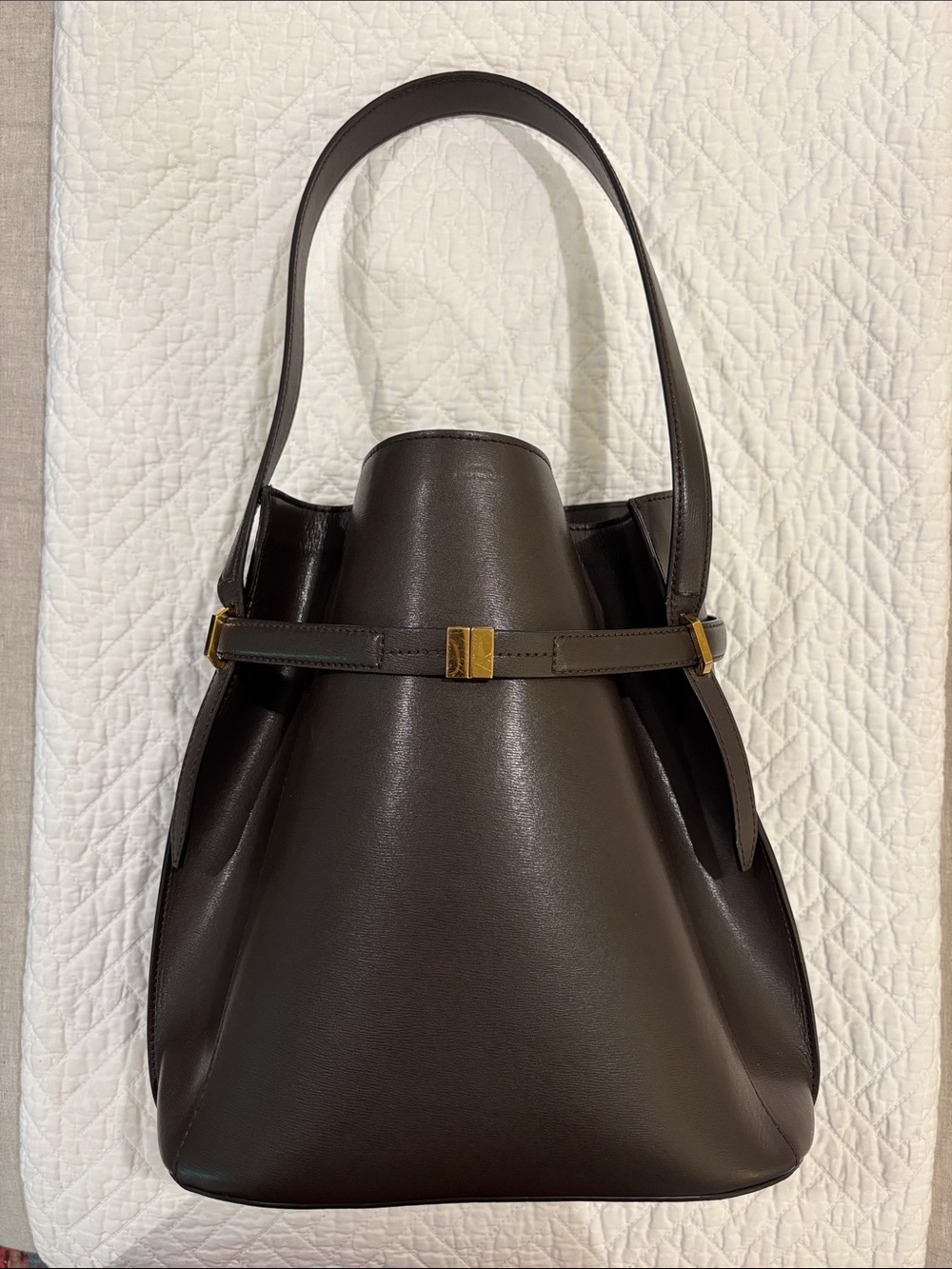 Toteme Belted leather bucket bag - Picture 9 of 16